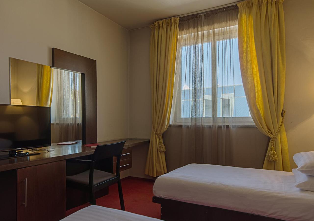 Hotel Concordia Тиргу-Муреш Екстер'єр фото